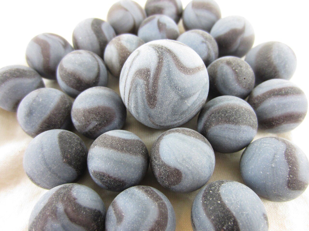 25 Glass Marbles TARANTULA Grey/Black Matte Classic Game Pack Shooter